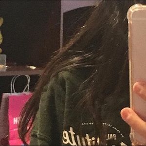 hey i’m tara welcome to my poshmark!